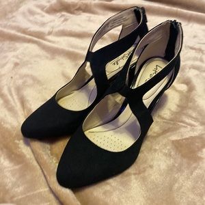 black 8.5 life stride heels